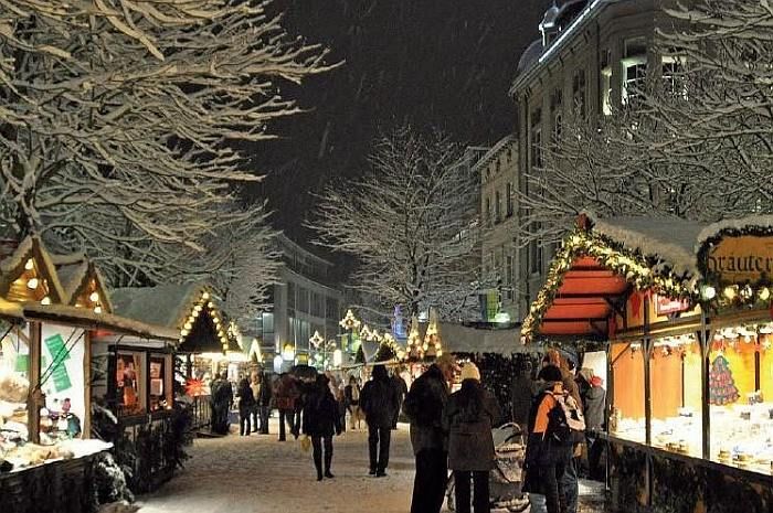 Weihnachtsmarkt Brühl im Schnee